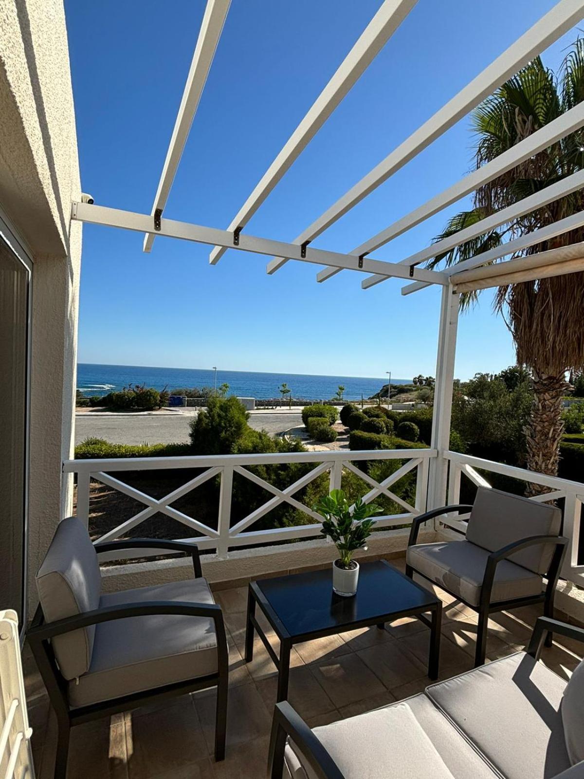 Appartamento Horizon Bliss At Coral Bay Peyia Esterno foto